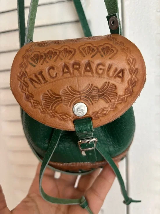 Vintage Handmade Nicaragua Green & Tan Leather Mini Drawstring Bag β One Size - Picture 2 of 8